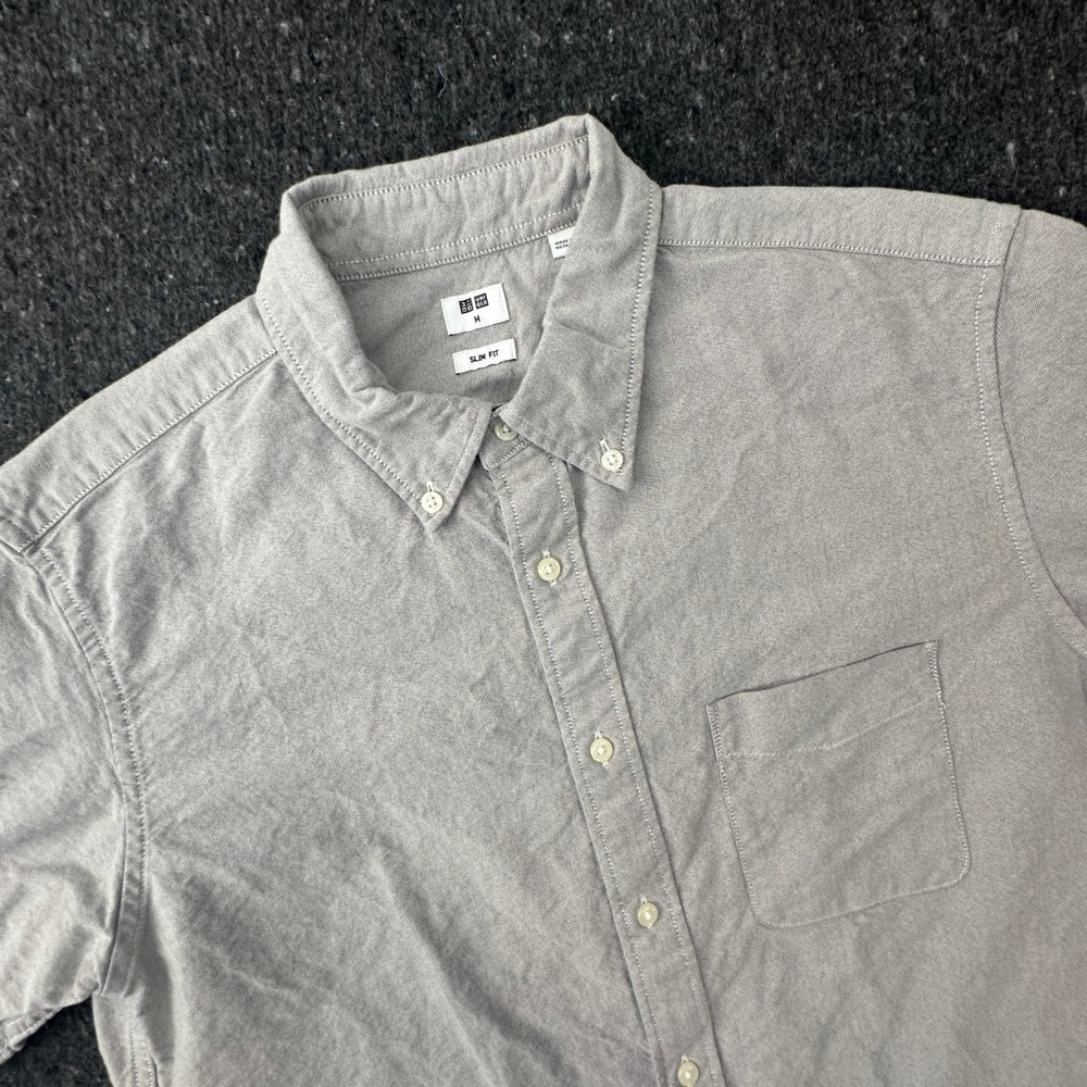 Uniqlo Button Up Shirt Mens M Gray Slim Fit Oxford Short Sleeve Pocket 410612